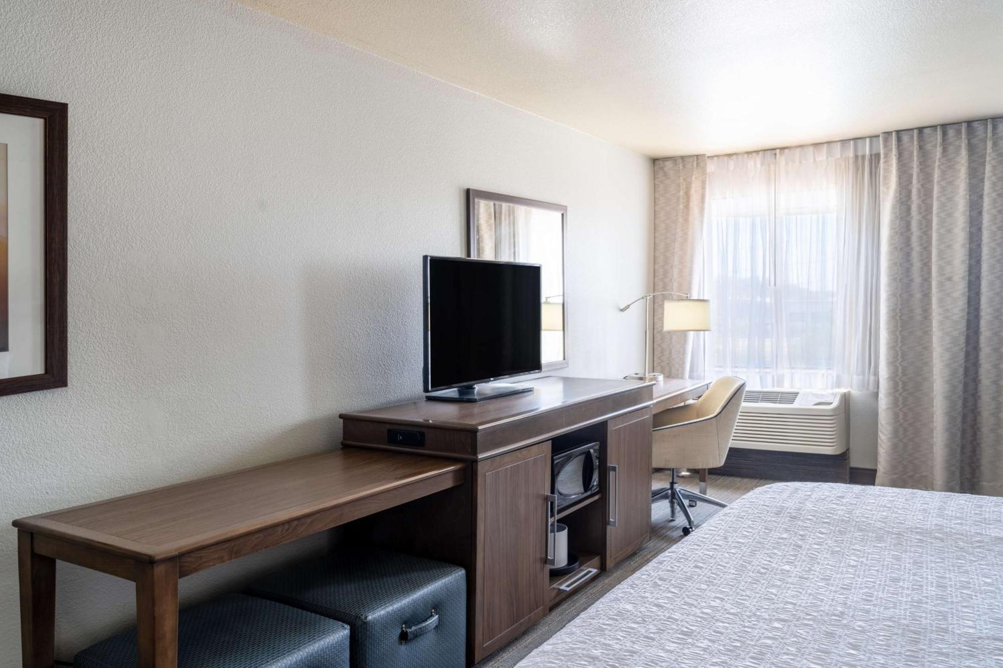 Hampton Inn By Hilton Irvine East - Лейк-Форест Экстерьер фото
