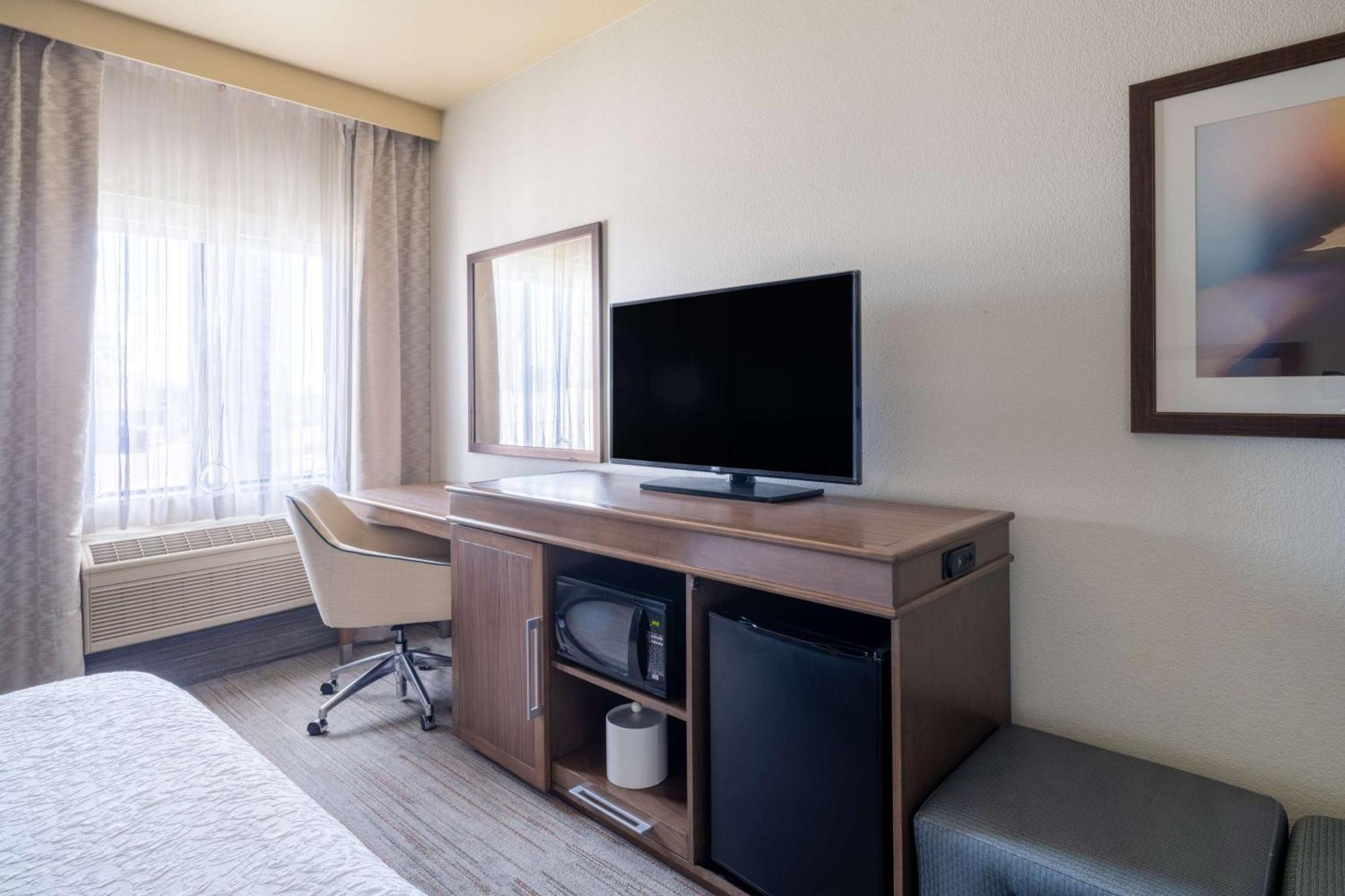 Hampton Inn By Hilton Irvine East - Лейк-Форест Экстерьер фото