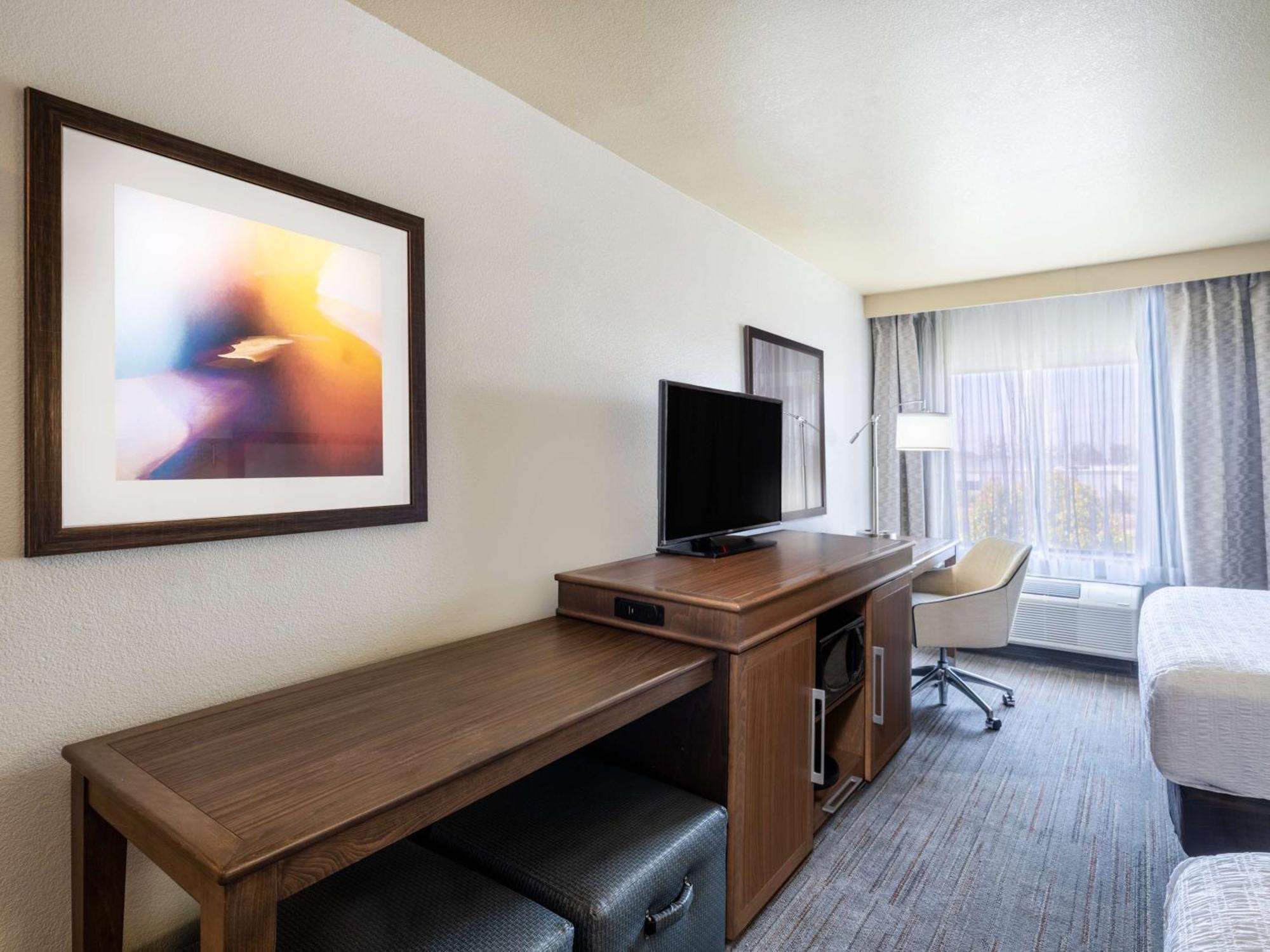 Hampton Inn By Hilton Irvine East - Лейк-Форест Экстерьер фото